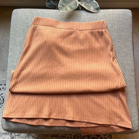 Ribbed Midi Wrap Skirt with Tortoise shell belt detailing , Size: M - Picture 6 of 16